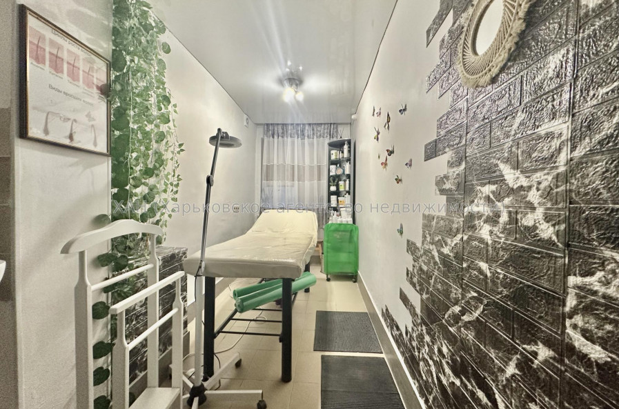 Продам нежитлову нерухомість, салон красоты , 142.70 м², капитальный ремонт 