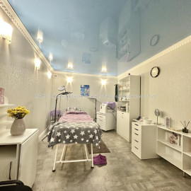 Продам нежитлову нерухомість, салон красоты , 142.70 м², капитальный ремонт