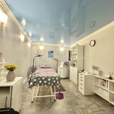 Продам нежитлову нерухомість, салон красоты , 142.70 м², капитальный ремонт 