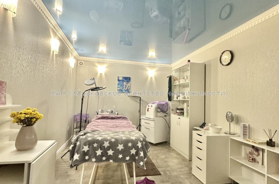 Продам нежитлову нерухомість, салон красоты , 142.70 м², капитальный ремонт 