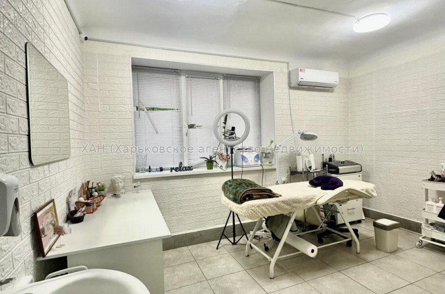 Продам нежитлову нерухомість, салон красоты , 142.70 м², капитальный ремонт 