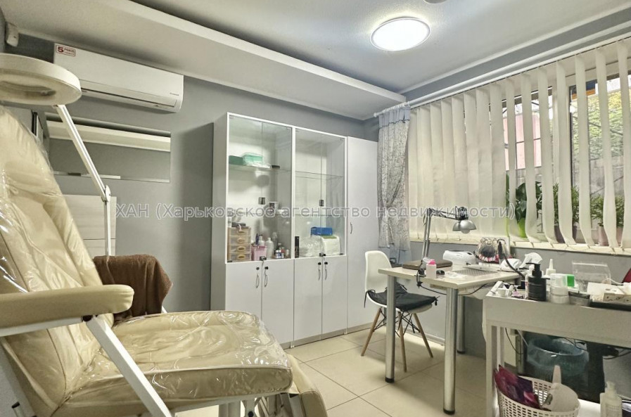 Продам нежитлову нерухомість, салон красоты , 142.70 м², капитальный ремонт 