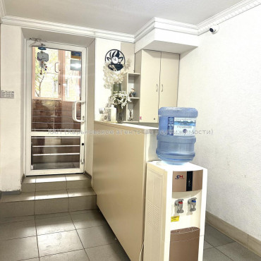 Продам нежитлову нерухомість, салон красоты , 142.70 м², капитальный ремонт 