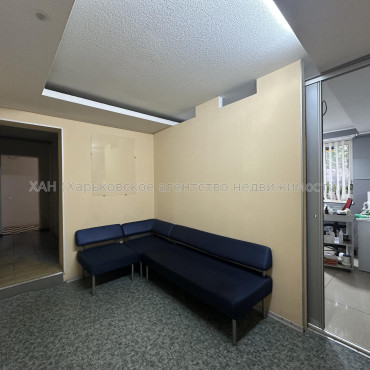 Продам нежитлову нерухомість, салон красоты , 142.70 м², капитальный ремонт 