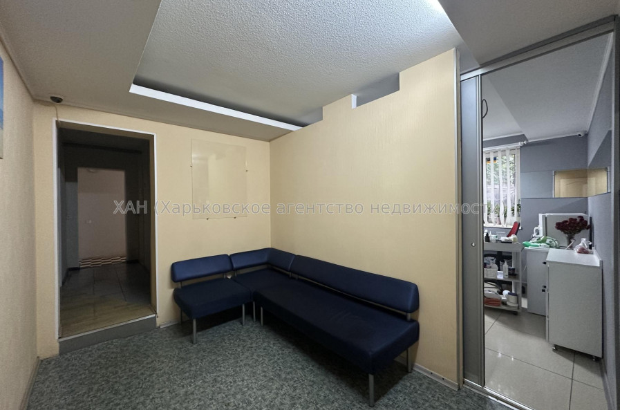 Продам нежитлову нерухомість, салон красоты , 142.70 м², капитальный ремонт 