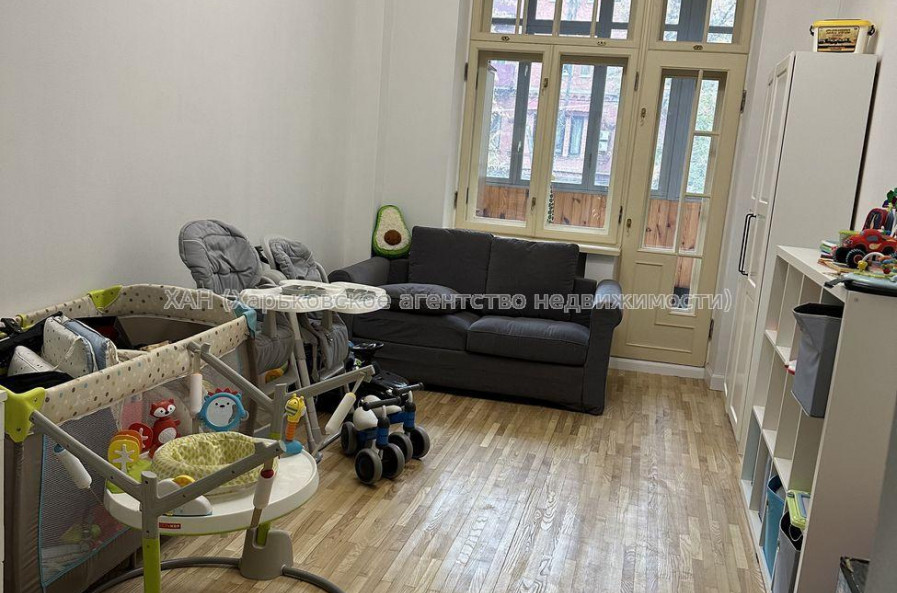 Продам квартиру, Максимилиановская ул. , 5 кім., 98.90 м², евроремонт 