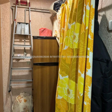 Продам квартиру, Мирная ул. , 2  ком., 31.60 м², советский ремонт 