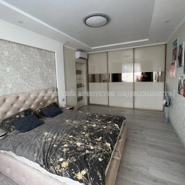 Продам квартиру, Драгоманова ул. , 2 кім., 56 м², евроремонт