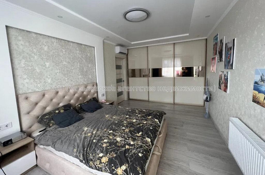 Продам квартиру, Драгоманова ул. , 2 кім., 56 м², евроремонт 