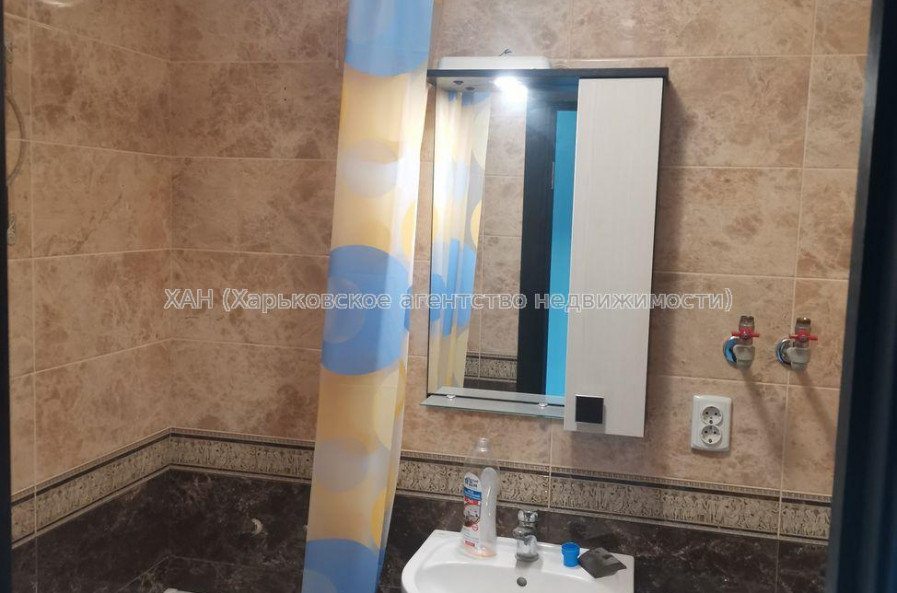 Продам квартиру, Космонавтов ул. , 2 кім., 44 м², капитальный ремонт 