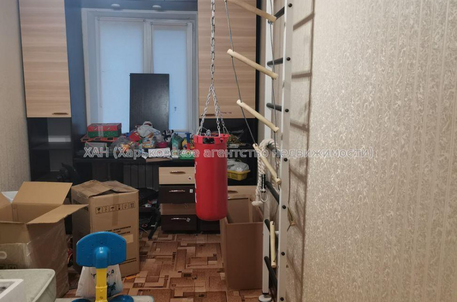 Продам квартиру, 23 Августа ул. , 3 кім., 56.60 м², косметический ремонт 