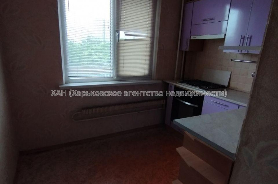 Продам квартиру, Бучмы ул. , 4 кім., 68 м², частичный ремонт 