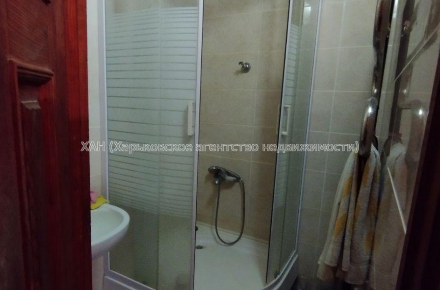 Продам квартиру, Бучмы ул. , 4 кім., 68 м², частичный ремонт 