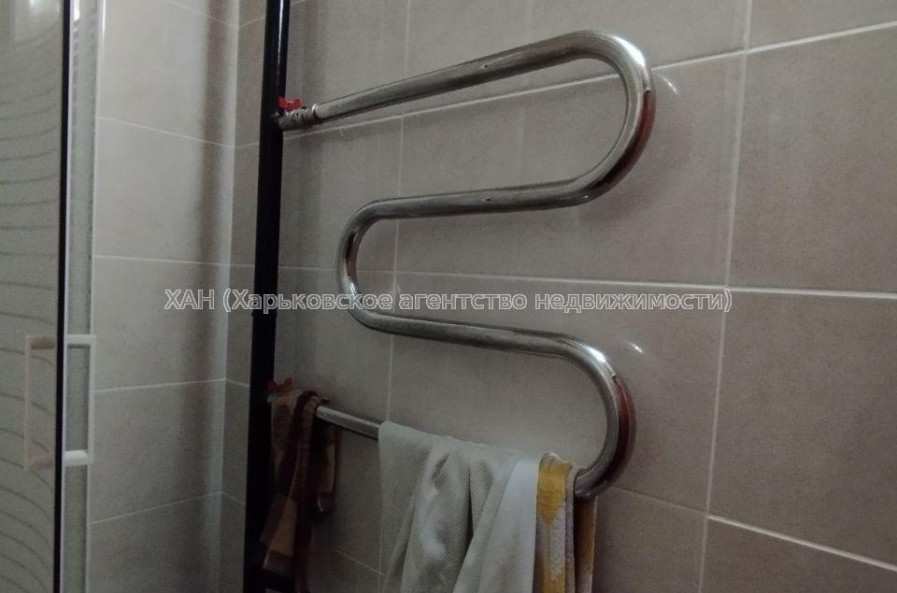 Продам квартиру, Бучмы ул. , 4 кім., 68 м², частичный ремонт 