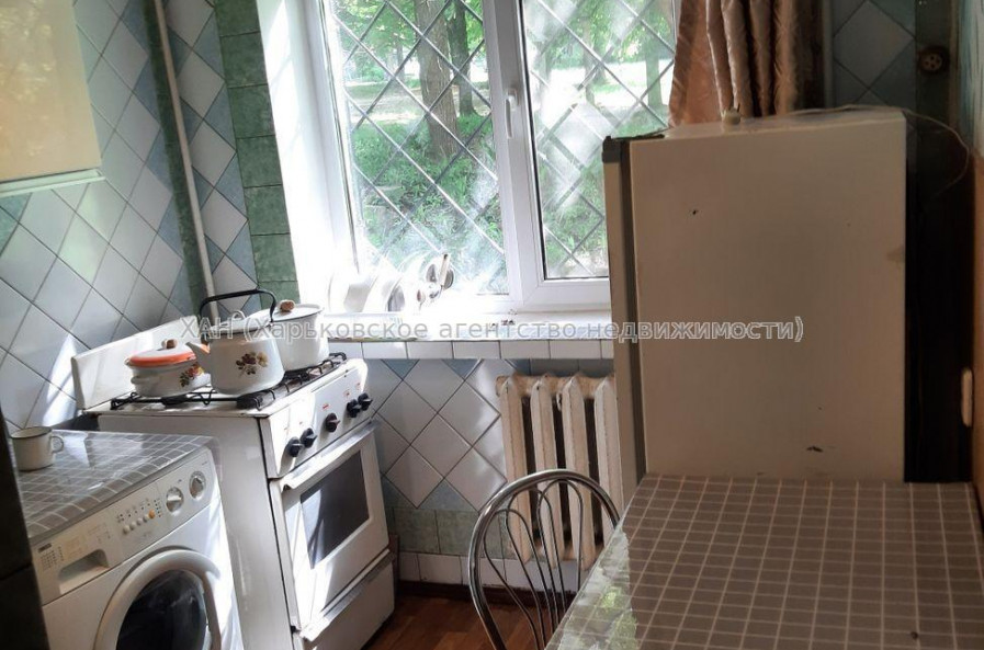 Продам квартиру, Валентиновская ул. , 1 кім., 30 м², советский ремонт 