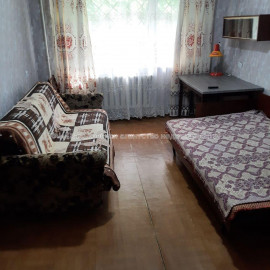 Продам квартиру, Валентиновская ул. , 1 кім., 30 м², советский ремонт