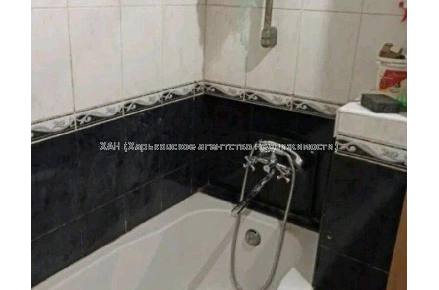 Продам квартиру, Героев Харькова просп. , 1  ком., 33 м², частичный ремонт 