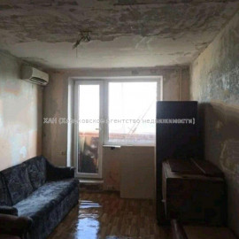 Продам квартиру, Героев Харькова просп. , 1 кім., 33 м², частичный ремонт