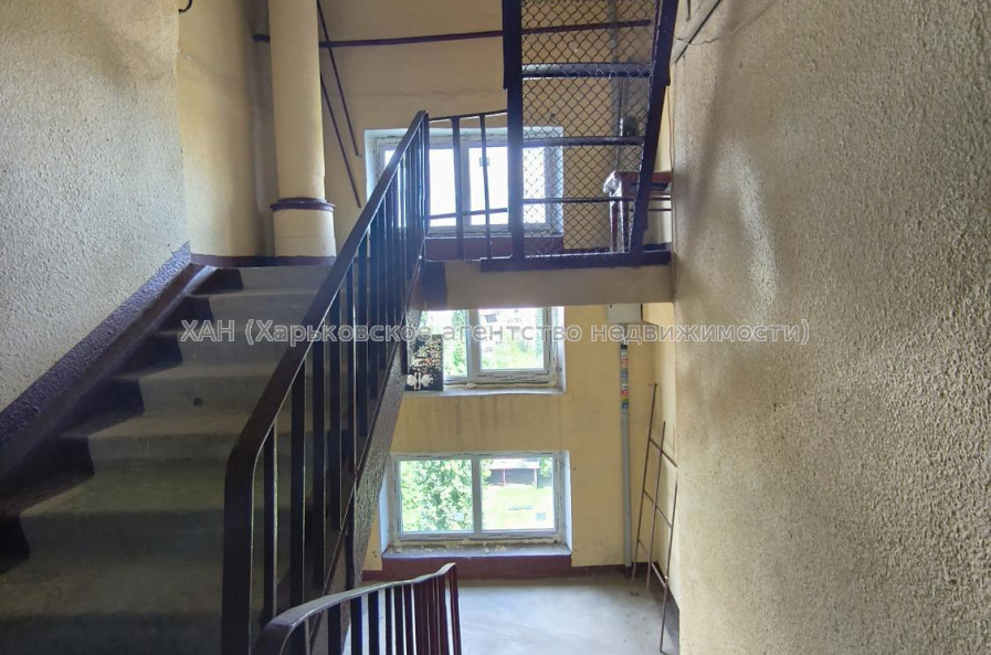 Продам квартиру, Героев Харькова просп. , 1 кім., 33 м², без ремонта 