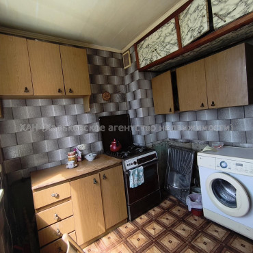 Продам квартиру, Героев Харькова просп. , 1 кім., 33 м², без ремонта 