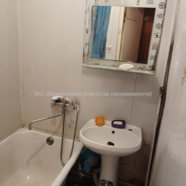 Продам квартиру, Ивана Кобзы ул. , 36 , 2  ком., 42 м², без ремонта 