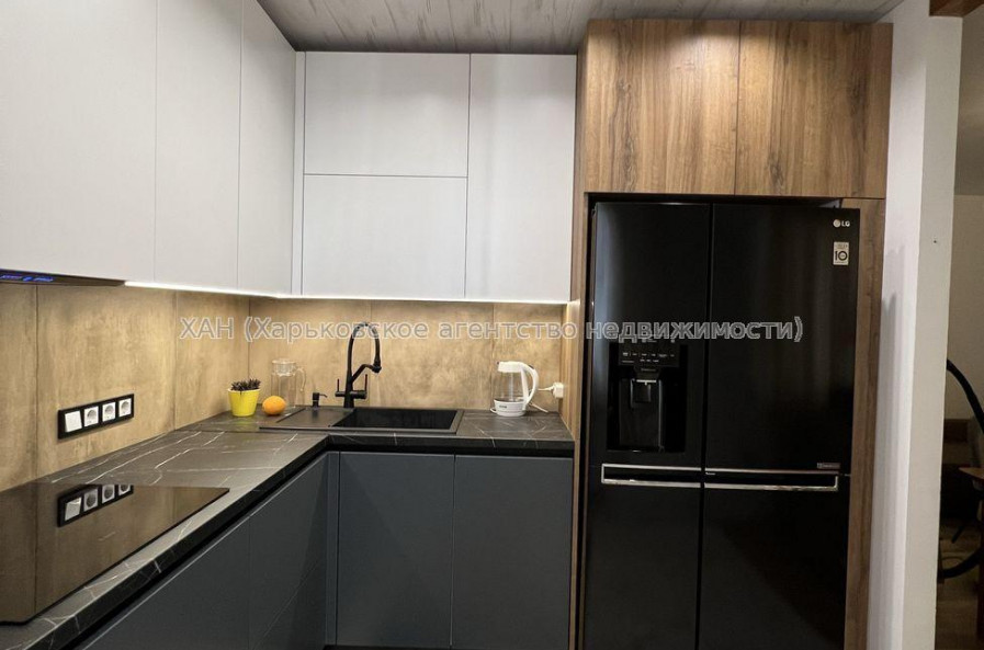 Продам квартиру, Ньютона ул. , 3  ком., 82 м², советский ремонт 
