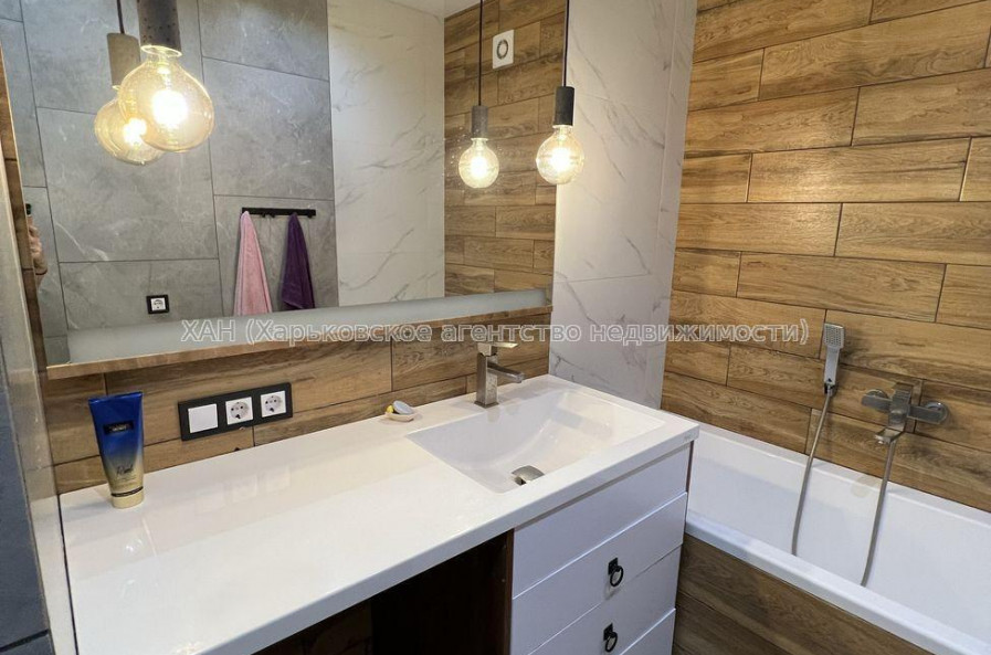 Продам квартиру, Ньютона ул. , 3  ком., 82 м², советский ремонт 