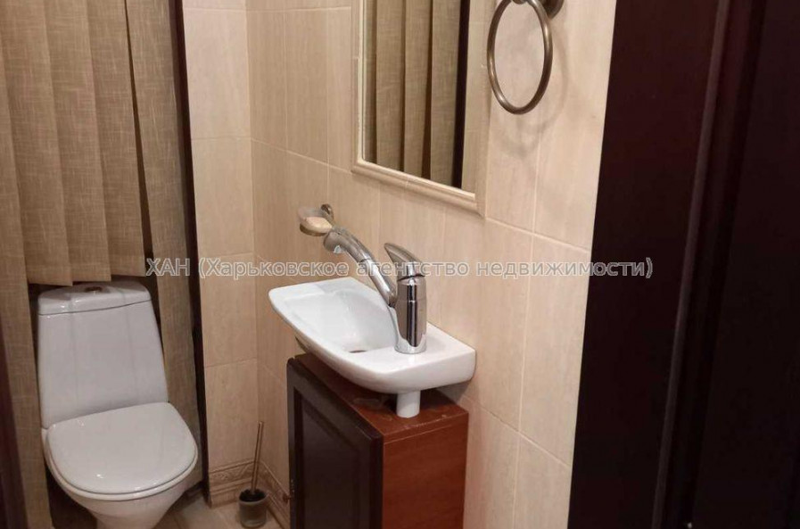 Продам квартиру, Залесская ул. , 2  ком., 61.90 м², косметический ремонт 