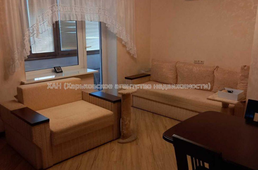Продам квартиру, Залесская ул. , 2  ком., 61.90 м², косметический ремонт 