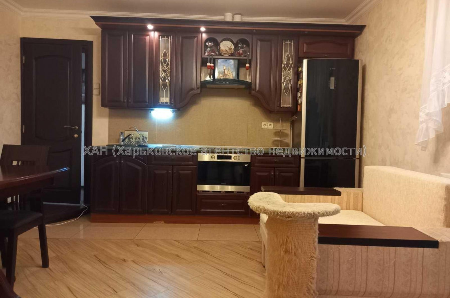 Продам квартиру, Залесская ул. , 2  ком., 61.90 м², косметический ремонт 