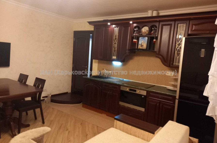 Продам квартиру, Залесская ул. , 2  ком., 61.90 м², косметический ремонт 
