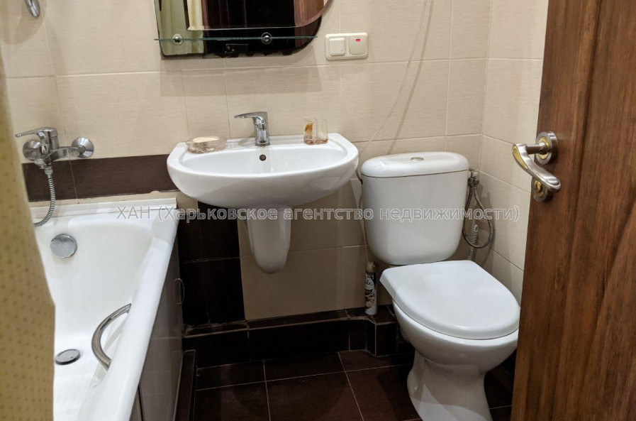 Продам квартиру, Науки просп. , 2 кім., 51.20 м², капитальный ремонт 