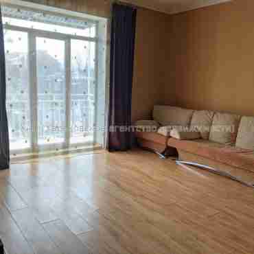 Продам квартиру, Науки просп. , 2 кім., 51.20 м², капитальный ремонт 