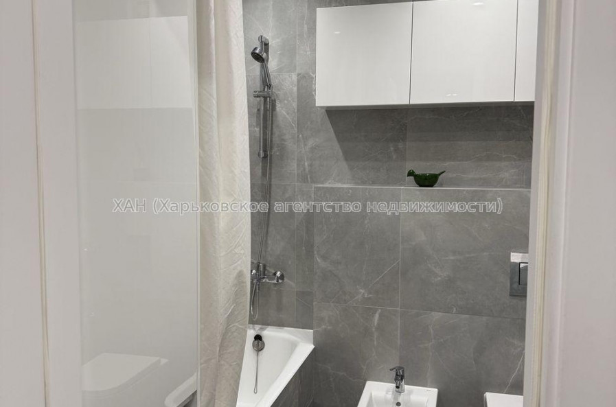 Продам квартиру, Мира ул. , 2  ком., 86 м², авторский дизайн 