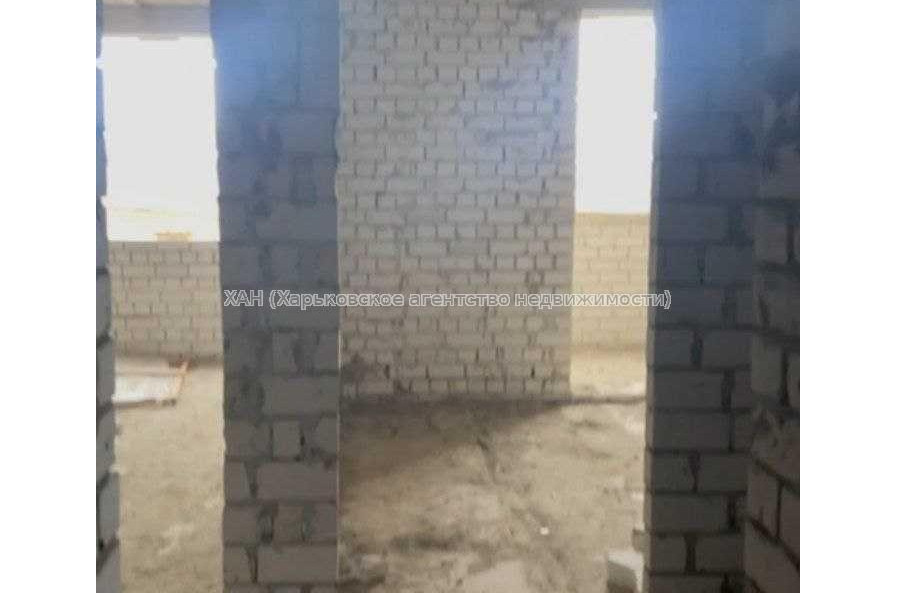 Продам квартиру, Валентиновская ул. , 1 кім., 40 м², без внутренних работ 