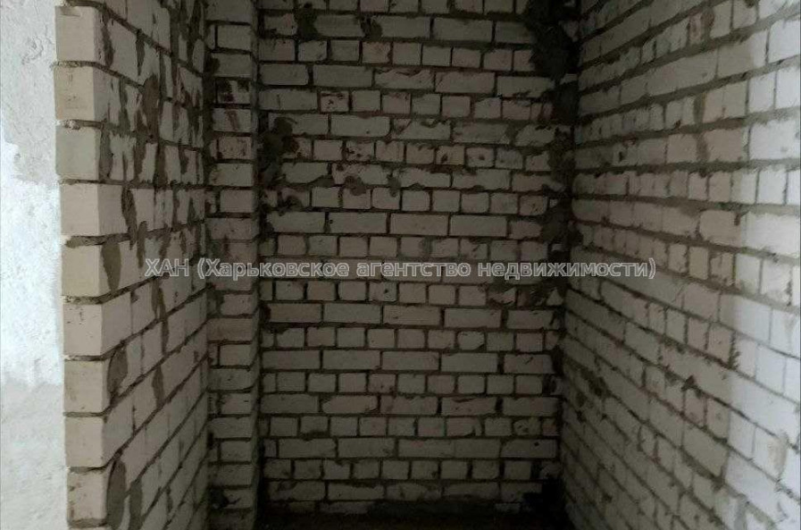 Продам квартиру, Валентиновская ул. , 1 кім., 40 м², без внутренних работ 