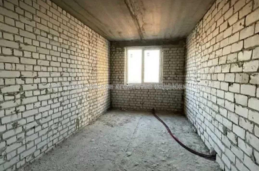 Продам квартиру, Валентиновская ул. , 1 кім., 40 м², без внутренних работ 