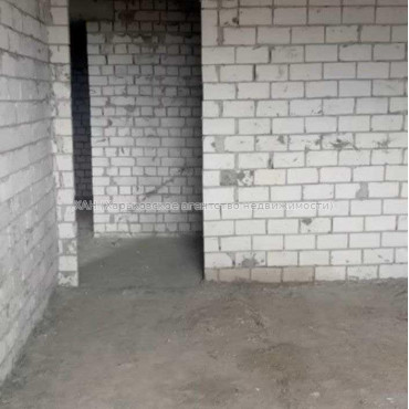 Продам квартиру, Валентиновская ул. , 1 кім., 40 м², без внутренних работ 