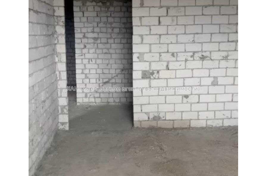 Продам квартиру, Валентиновская ул. , 1 кім., 40 м², без внутренних работ 