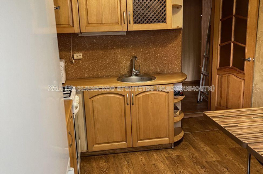 Продам квартиру, 1  ком., 37 м², капитальный ремонт 