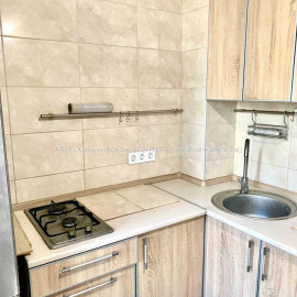 Продам квартиру, Гвардейцев Широнинцев ул. , 1  ком., 33 м², капитальный ремонт