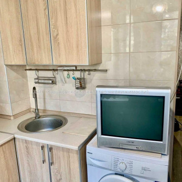 Продам квартиру, Гвардейцев Широнинцев ул. , 1 кім., 33 м², капитальный ремонт 