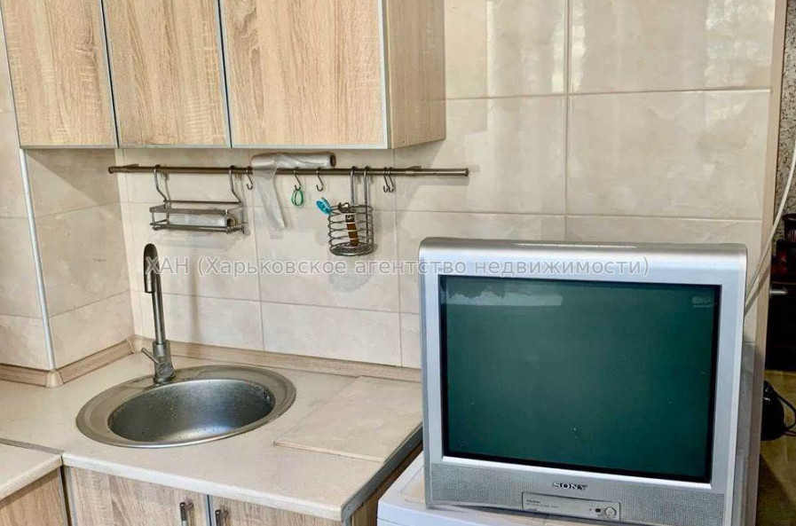 Продам квартиру, Гвардейцев Широнинцев ул. , 1  ком., 33 м², капитальный ремонт 