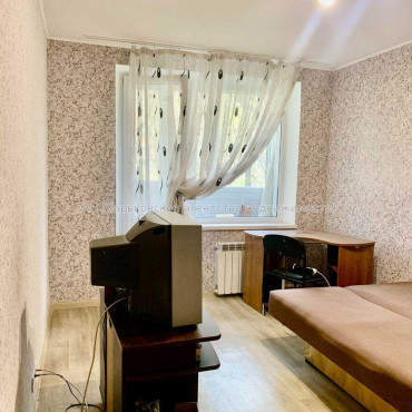 Продам квартиру, Гвардейцев Широнинцев ул. , 1 кім., 33 м², капитальный ремонт 