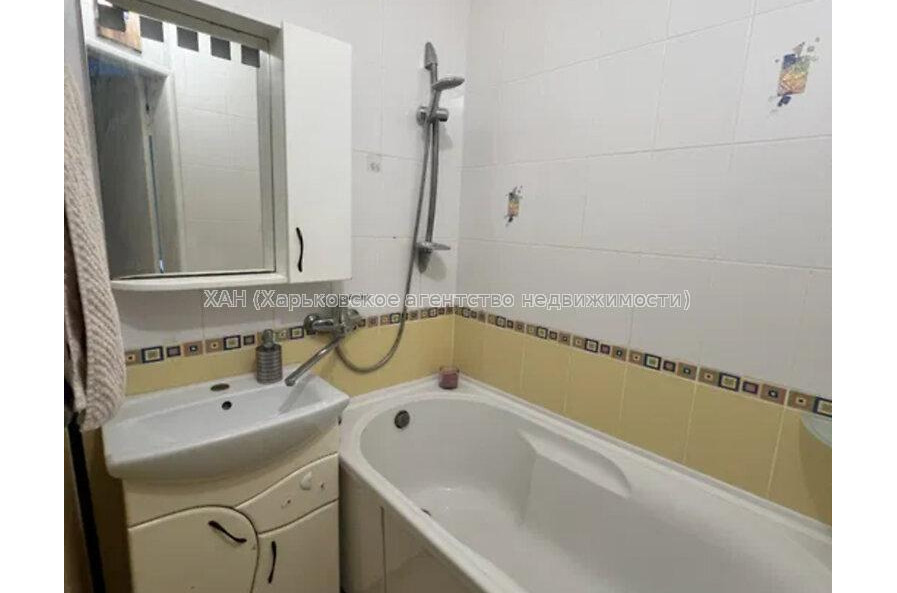 Продам квартиру, 23 Августа пер. , 7 , 3  ком., 54 м², частичный ремонт 