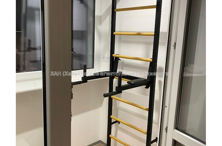 Продам квартиру, Домостроительная ул. , 3 кім., 81 м², авторский дизайн 