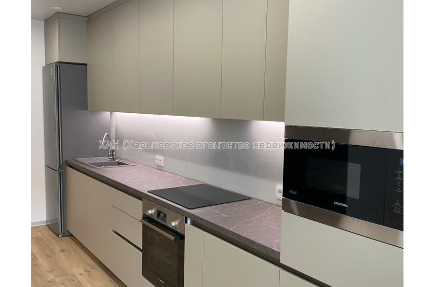 Продам квартиру, Домостроительная ул. , 3 кім., 81 м², авторский дизайн 