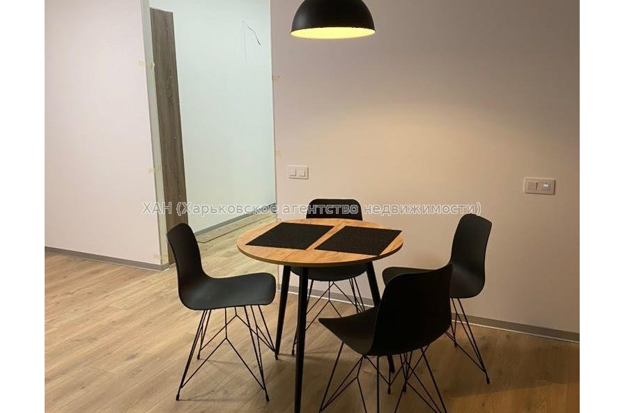 Продам квартиру, Домостроительная ул. , 3 кім., 81 м², авторский дизайн 