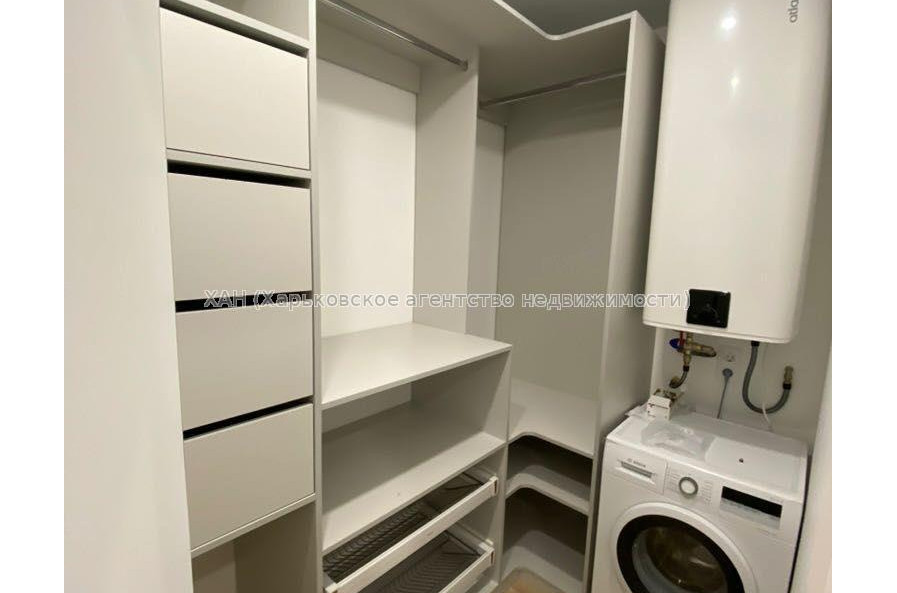 Продам квартиру, Домостроительная ул. , 3 кім., 81 м², авторский дизайн 