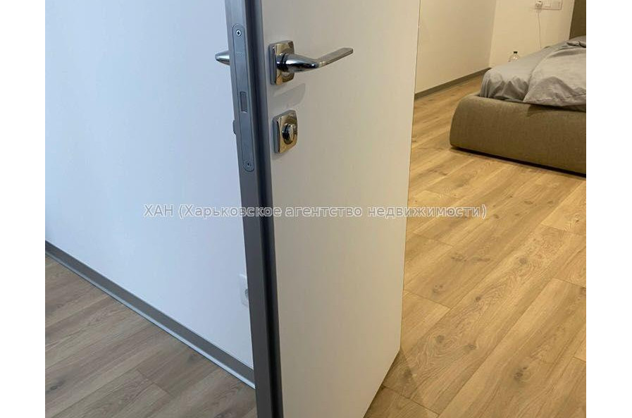 Продам квартиру, Домостроительная ул. , 3 кім., 81 м², авторский дизайн 